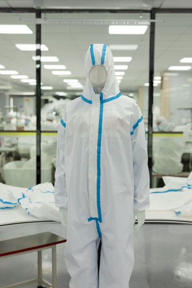 石狮服装企业跨界做防护服 24小时不停生产